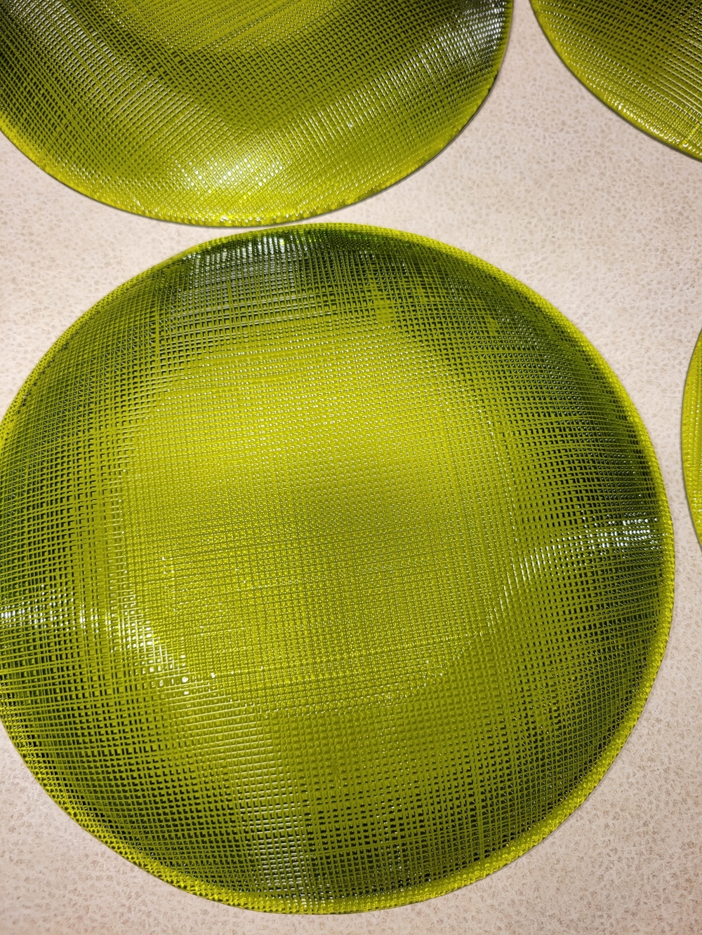 Vintage Anchor Hocking Soreno Avocado Green  8 1/2 Inch Glass Plates - Set of 6 - Picture 7 of 7